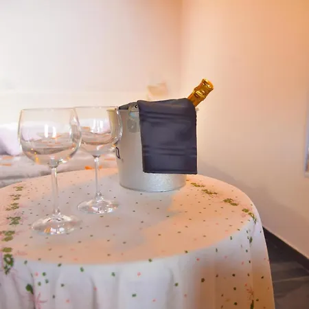 La Plaza Bed & Breakfast