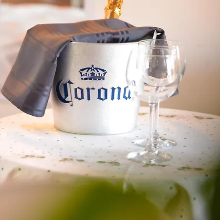 La Plaza Bed & Breakfast