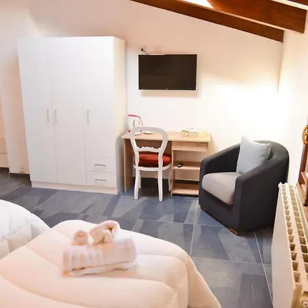 La Plaza Bed & Breakfast